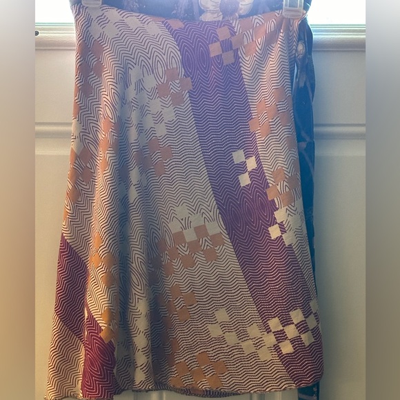 Recycled and repurposed sari fabric wrap skirt - Picture 4 of 11